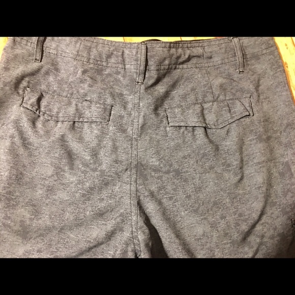 Cargo shorts - Picture 2 of 3